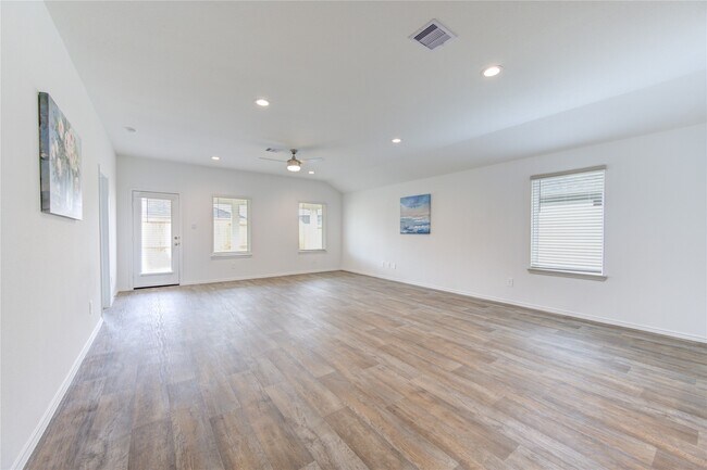 Building Photo - 2913 Misty Elm Ln