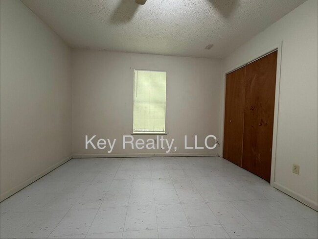 Building Photo - HQV-2519 Llewellyn