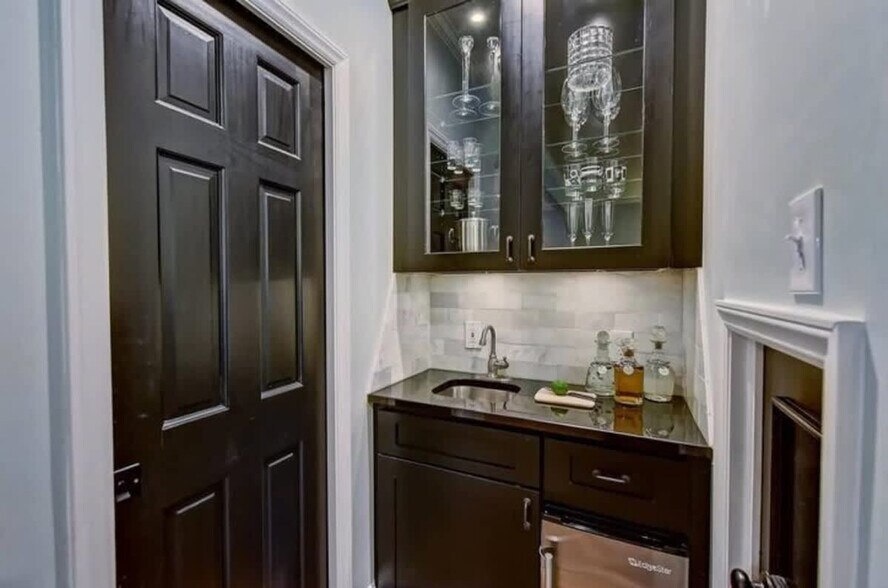 Building Photo - 600 Hermitage Ct