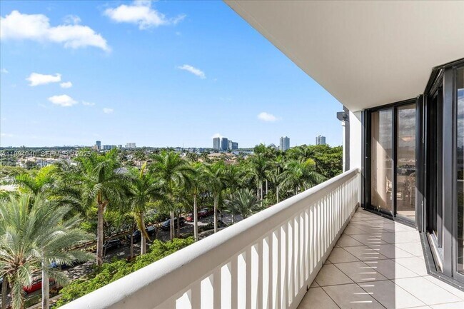 Building Photo - 2000 Island Blvd