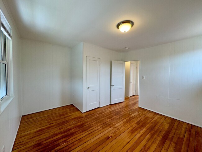 Building Photo - Modern 2-Bedroom Townhome with Spacious Ya...