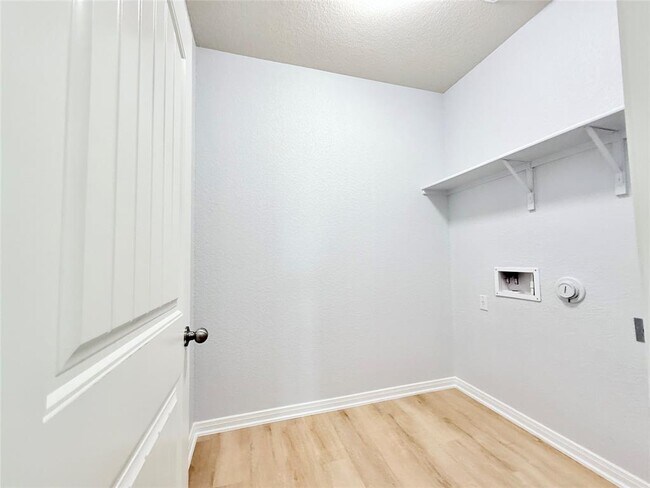 Building Photo - 306 Naset Dr