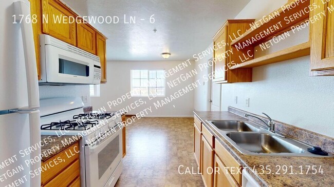 Building Photo - 1768 N Wedgewood Ln