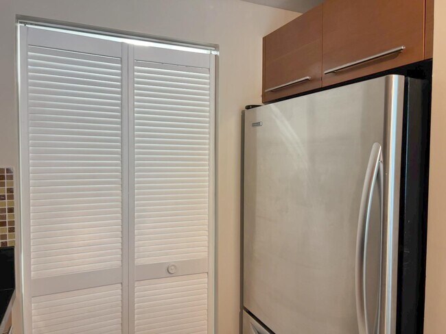 Building Photo - 253 NE 2nd St