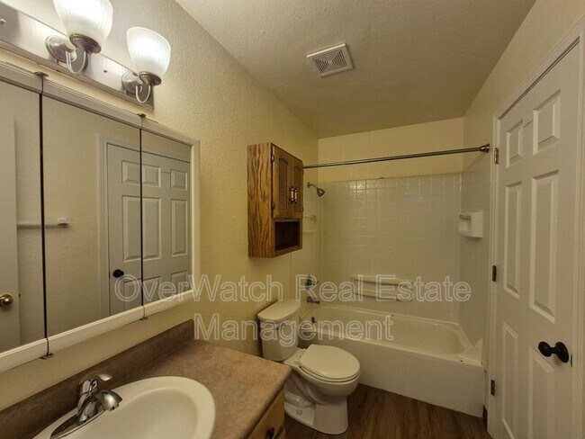 Building Photo - 3162 Tarwater Ave