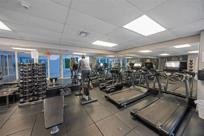 Building Photo - 170 SE 14th St