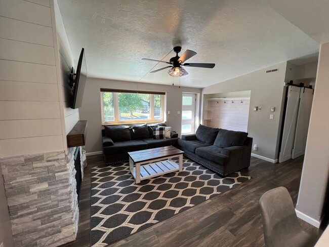 Building Photo - Beautiful 4 bed 3 bath home!