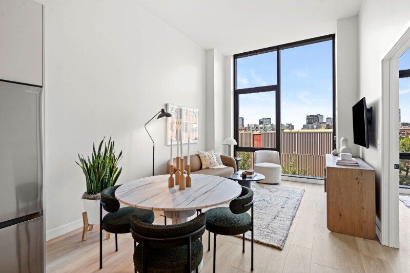 Building Photo - 1120 W Van Buren St