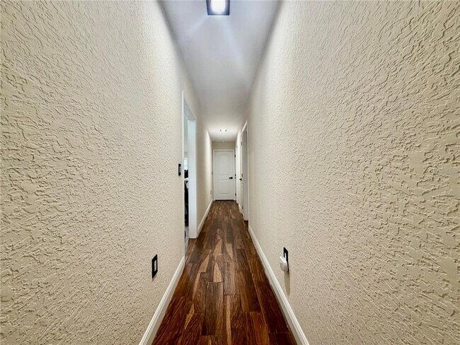 Building Photo - 6248 SW 48th Ave