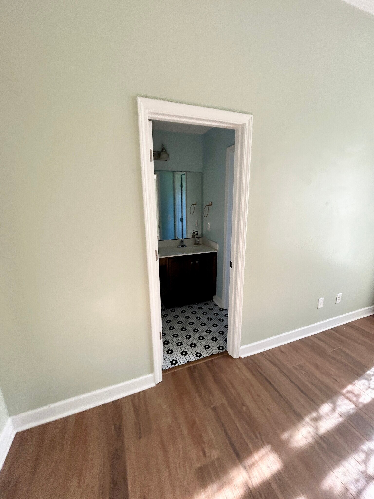 Building Photo - 301 Kraft St