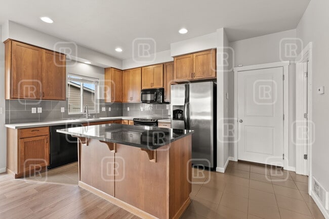 Building Photo - 1840 N Willamette Rd