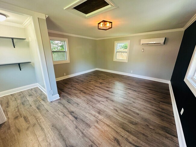 Building Photo - Urban setting w/ incredible fenced in back yard. 3 bed/2bath + detached office building