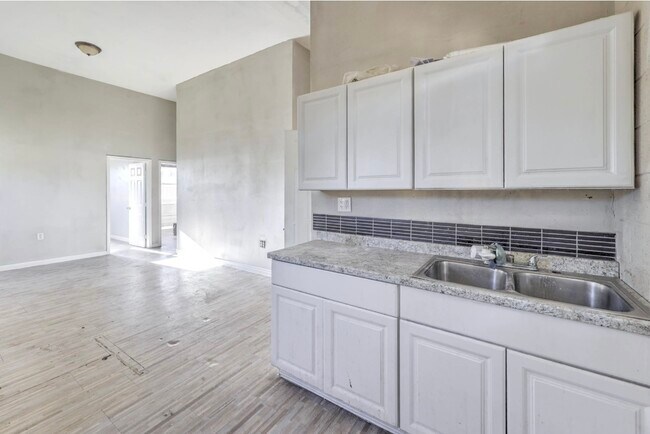 Building Photo - 1305 Palm St