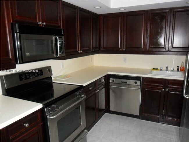Building Photo - 5600 Collins Ave