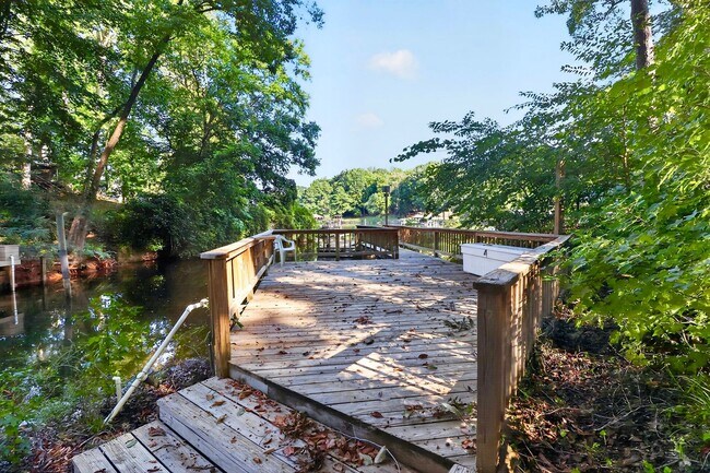 Building Photo - 151 Seagrove Ln