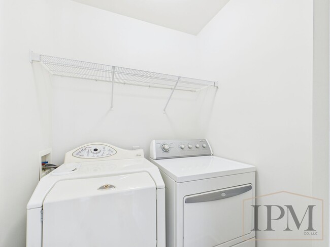 Building Photo - Available Now - 3 Bedroom Home in Dallasto...