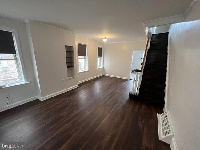 Building Photo - 30 W Abington Ave