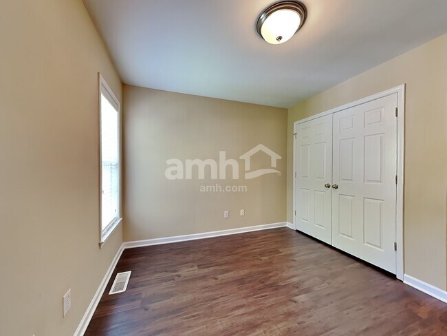 Building Photo - 14 Bluestem Ct