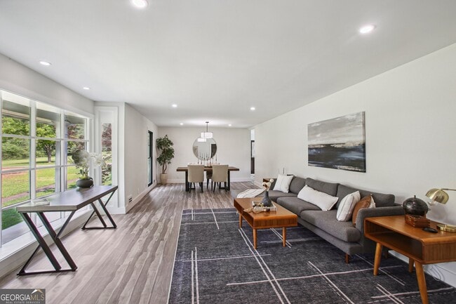 Building Photo - 120 Red Fox Run