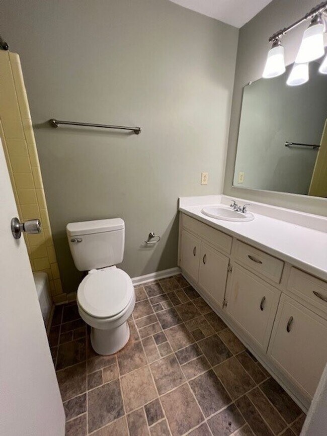 Building Photo - Beautiful Home with Mother in Law Suite or...