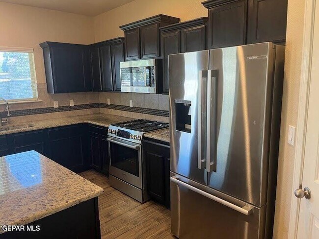 Building Photo - 7561 Red Cedar Dr