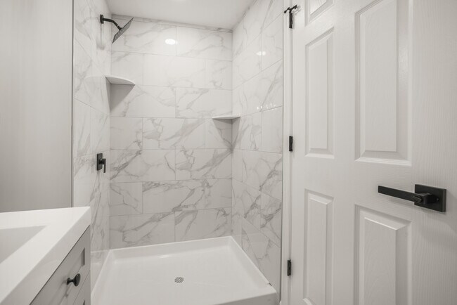 Building Photo - 515 Delamore Pl