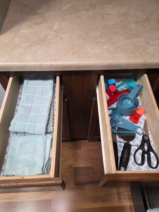 Building Photo - Oasis on F