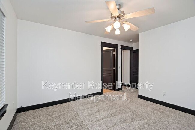 Building Photo - 8333 N Duncan Ln