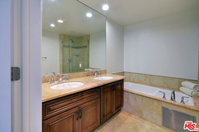 Building Photo - 1530 Centinela Ave