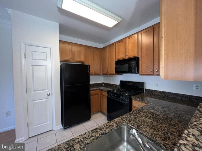 Building Photo - 4852 Eisenhower Ave