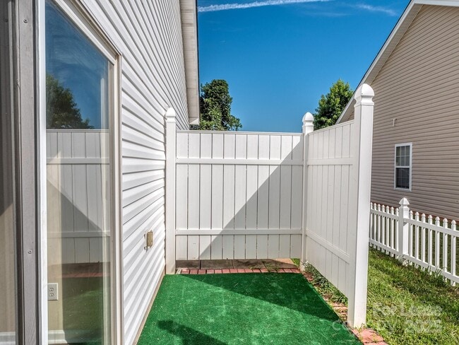 Building Photo - 6213 Derryfield Dr