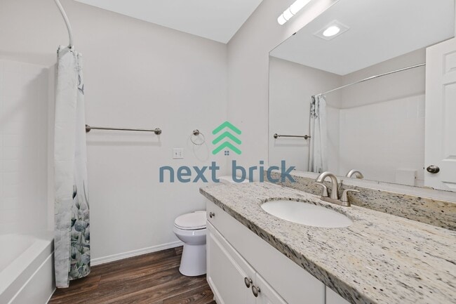 Building Photo - Charming 3-Bed with 2.5 Baths in Mountlake Terrace – Spacious 1561 Sq Ft Retreat!