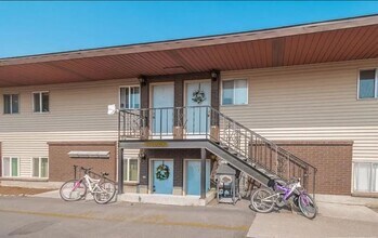 Building Photo - Super Cute 2 Bed/1 Bath Apartment on Main Street in Rexburg!