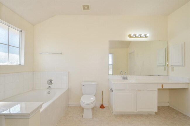 Building Photo - 15002 Turphin Way