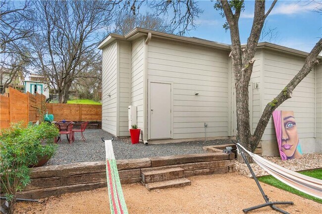 Building Photo - 1609 J J Seabrook Dr