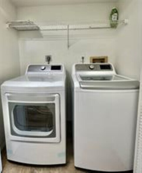 Building Photo - 2371 NW 33rd St