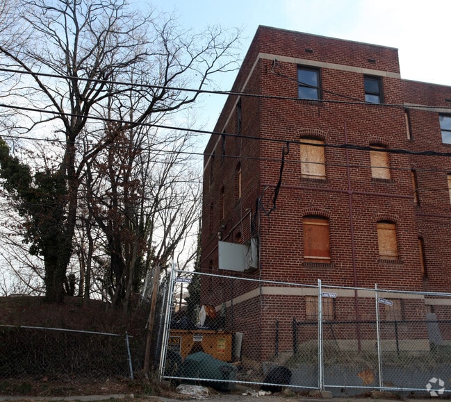 Building Photo - 2220 Bryan Pl SE