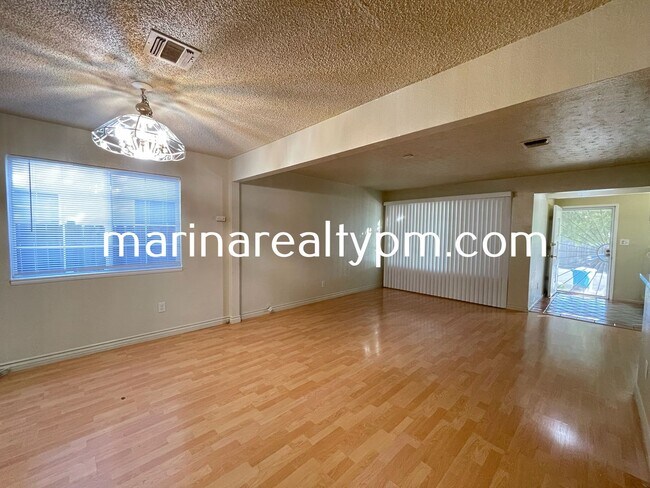 Building Photo - 4 Bedroom 2 Bath Single Family Home