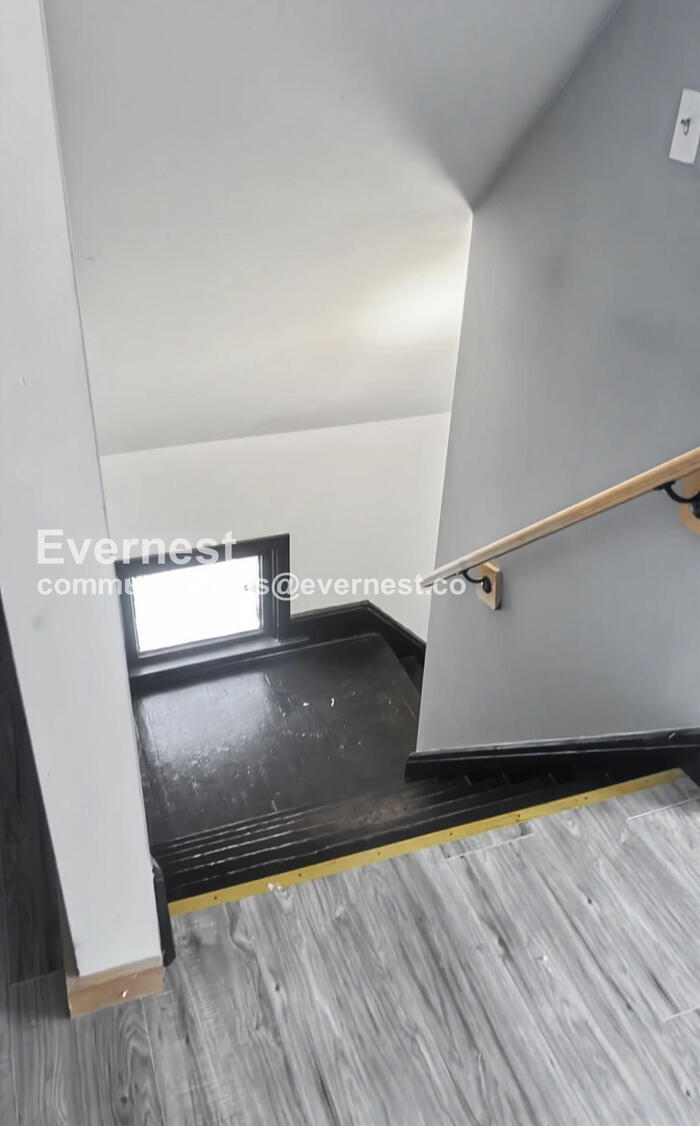 Building Photo - 10110 Parkgate Ave