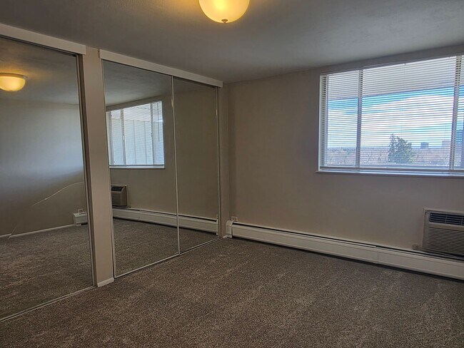 Building Photo - Location, Location… and Absolutely Incredible Views!