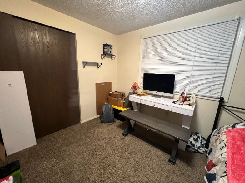 Building Photo - 2754 Phyllis Cir S