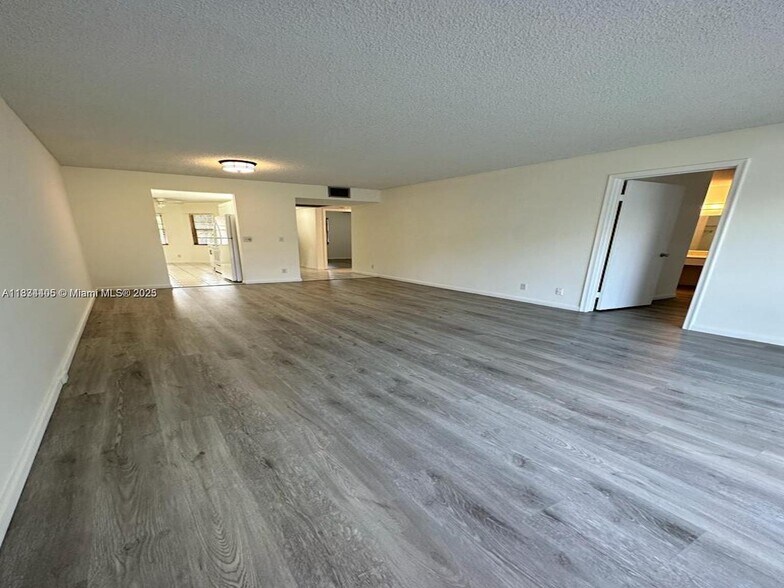Building Photo - 1351 SW 125th Ave