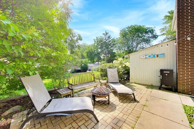 Building Photo - 115 S Kainer Ave
