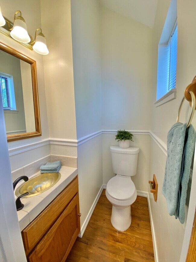 Building Photo - Two-Bedroom Townhouse in Sparks