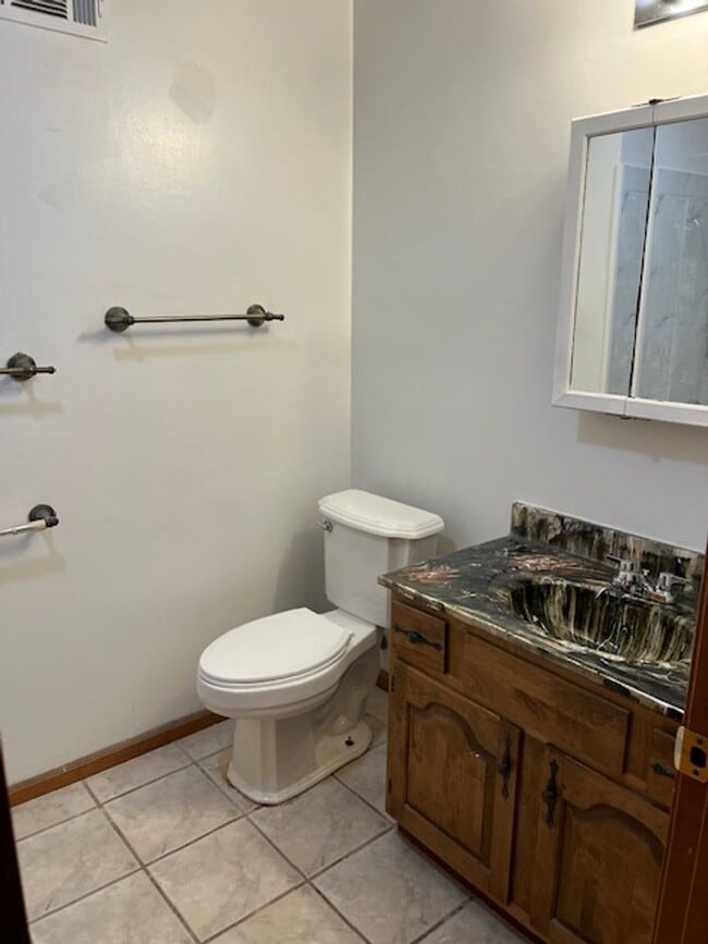 Building Photo - Beautiful Hobby Farm on 10 Acres!