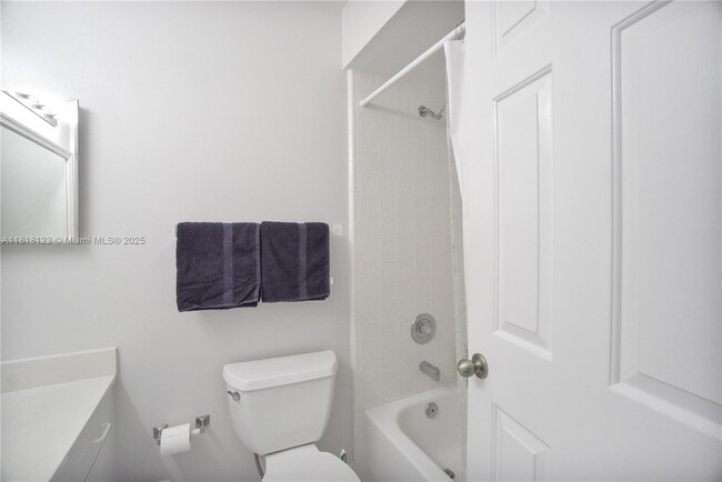 Building Photo - 3007 Fairway Dr N