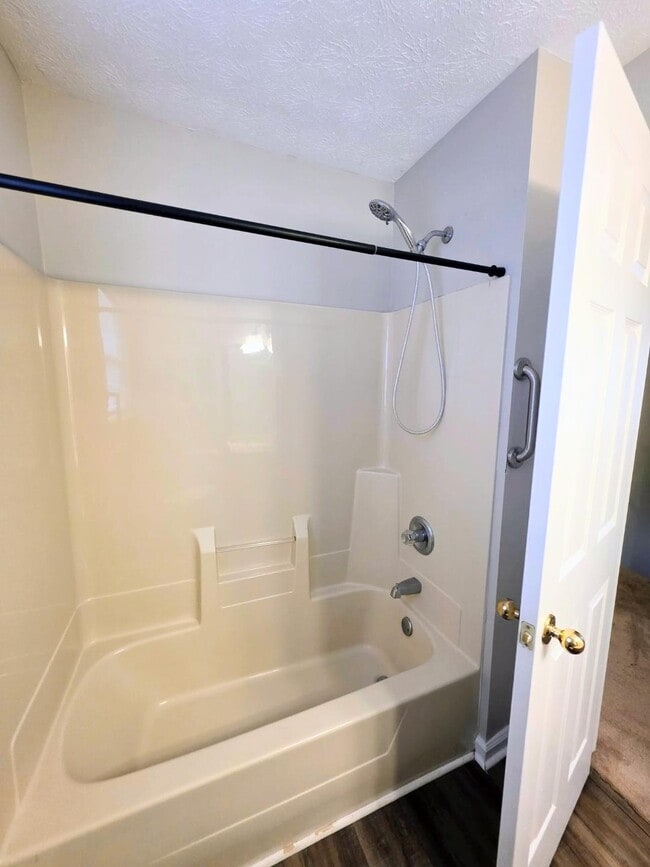 Building Photo - 315 Turfway Dr