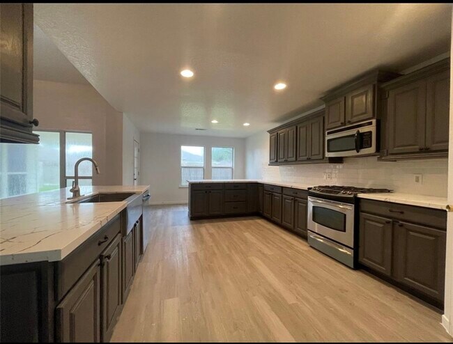 Building Photo - 21338 Hadrian Dr