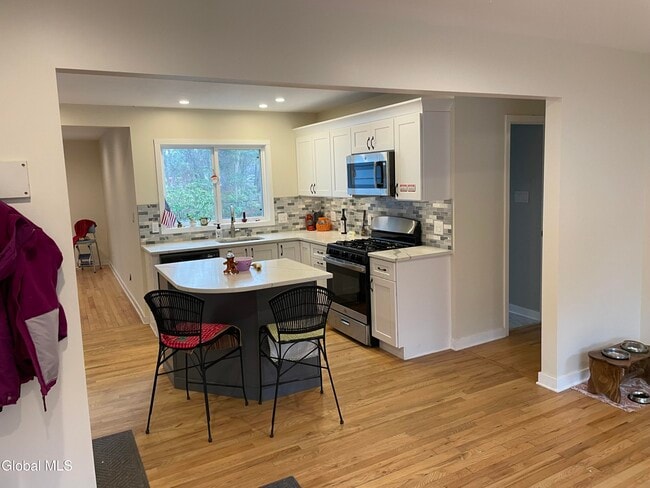 Building Photo - 13 Richards Dr