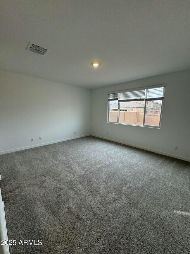 Building Photo - 3300 E Ranchhand Dr